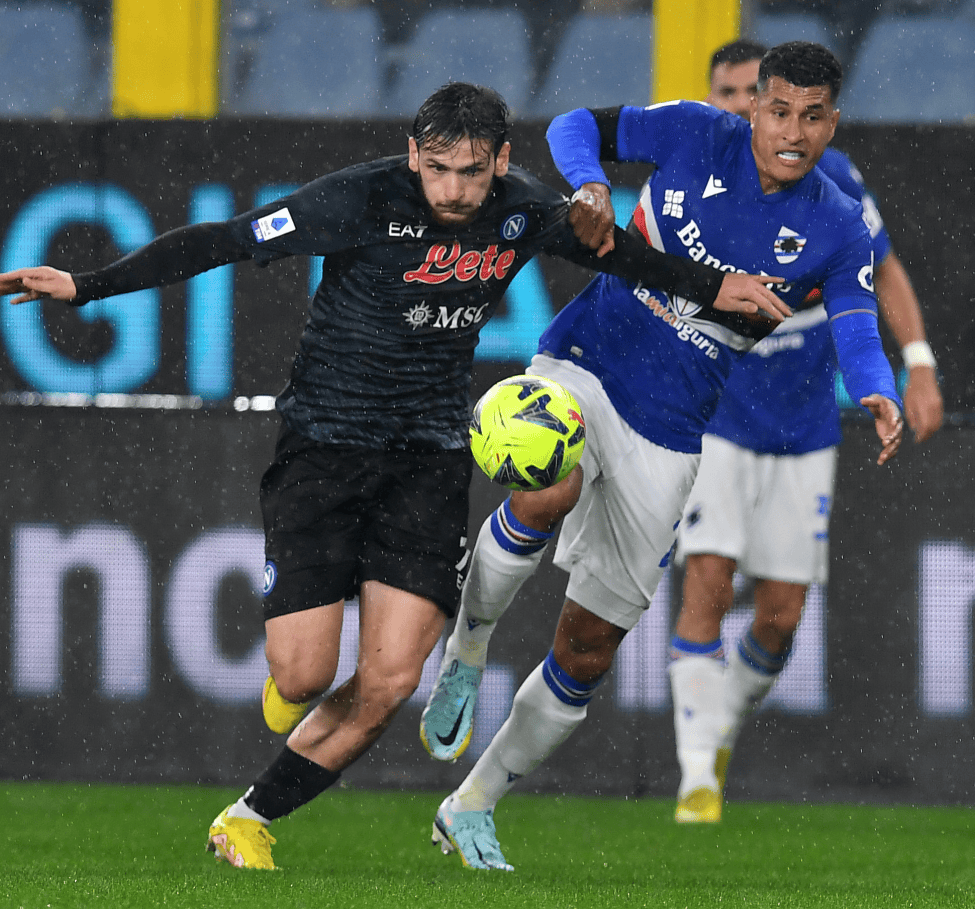 关于那不勒斯意甲击败都灵奥斯梅恩头槌破门的信息