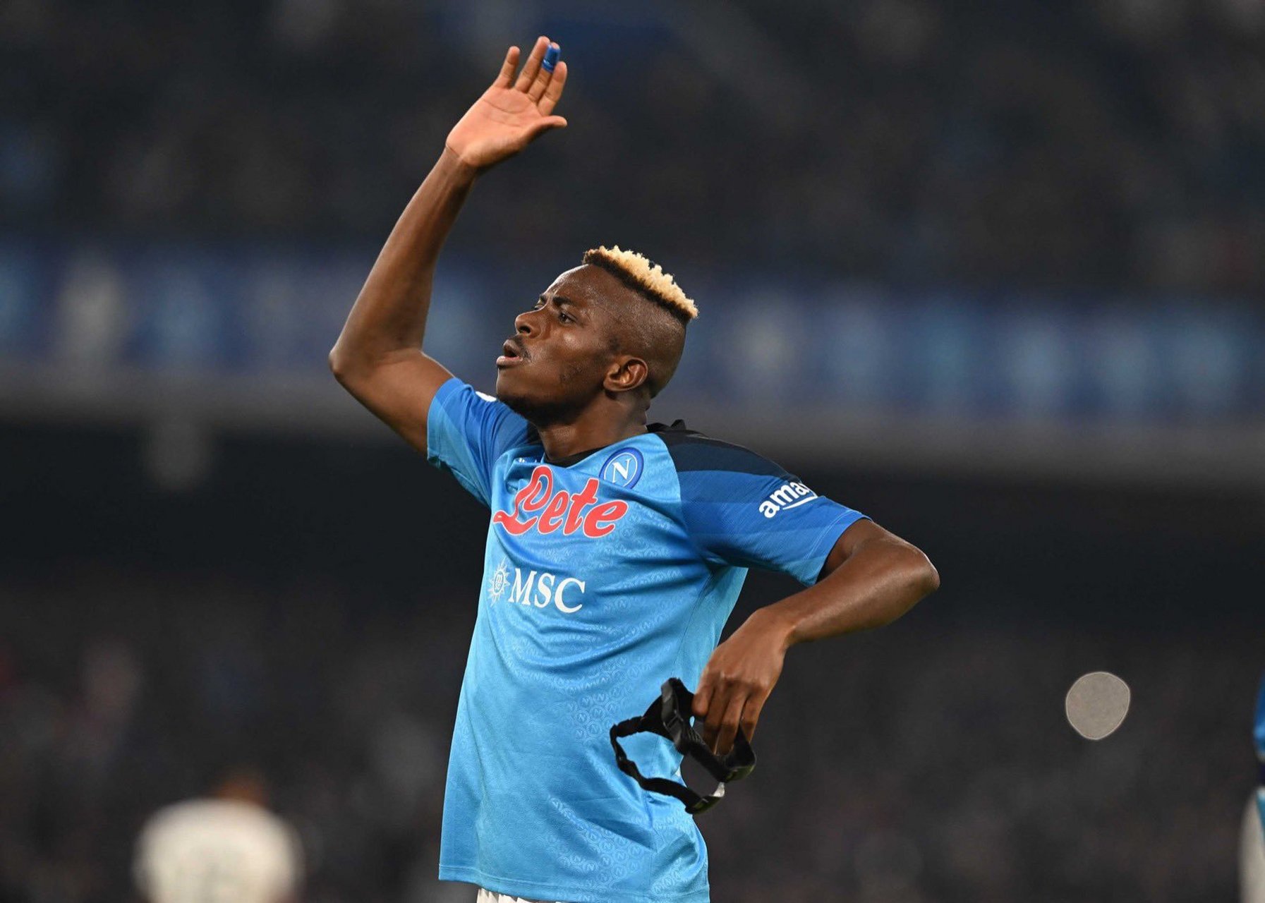 关于那不勒斯意甲击败都灵奥斯梅恩头槌破门的信息